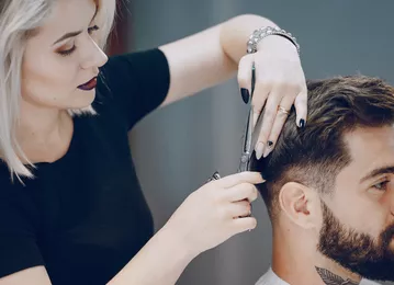 Frizer pentru bărbaţi